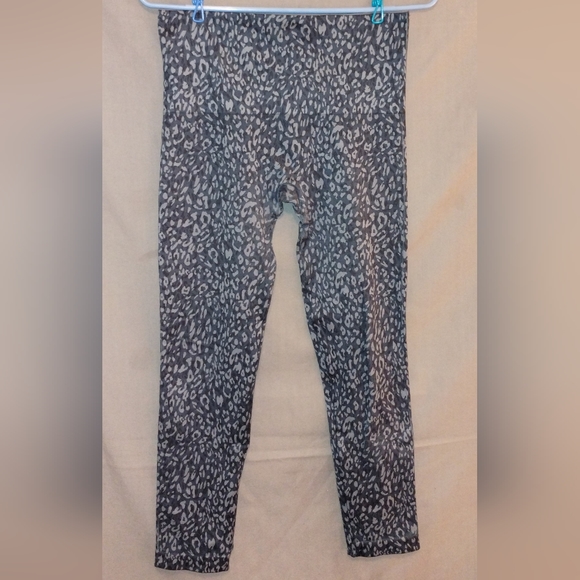 SPANX SLIMMING LEGGINGS ~ SIZE XL ~ BLUE & GRAY LEOPARD PRINT ~ HIGH WAISTED - Picture 1 of 8